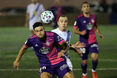 Imágenes del partido de primera ronda de Copa del Rey entre el Cantolagua y el Real Valladolid disputado en el estadio Merkatondoa.