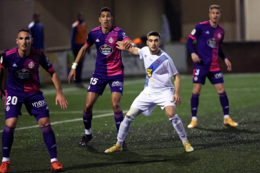 Imágenes del partido de primera ronda de Copa del Rey entre el Cantolagua y el Real Valladolid disputado en el estadio Merkatondoa.