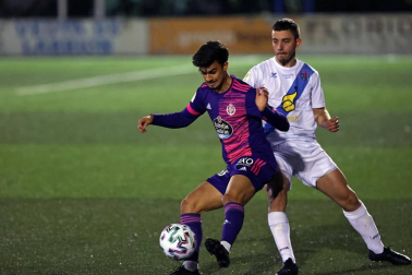 Imágenes del partido de primera ronda de Copa del Rey entre el Cantolagua y el Real Valladolid disputado en el estadio Merkatondoa.