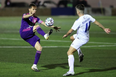 Imágenes del partido de primera ronda de Copa del Rey entre el Cantolagua y el Real Valladolid disputado en el estadio Merkatondoa.
