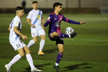 Imágenes del partido de primera ronda de Copa del Rey entre el Cantolagua y el Real Valladolid disputado en el estadio Merkatondoa.