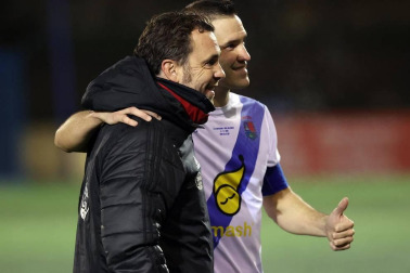 Imágenes del partido de primera ronda de Copa del Rey entre el Cantolagua y el Real Valladolid disputado en el estadio Merkatondoa.
