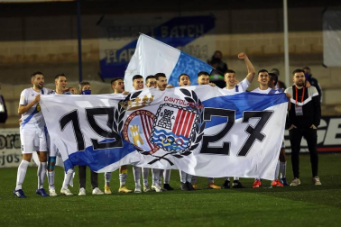 Imágenes del partido de primera ronda de Copa del Rey entre el Cantolagua y el Real Valladolid disputado en el estadio Merkatondoa.