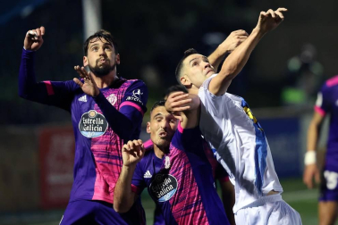 Imágenes del partido de primera ronda de Copa del Rey entre el Cantolagua y el Real Valladolid disputado en el estadio Merkatondoa.