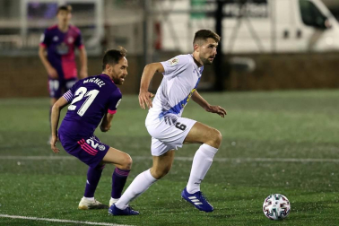 Imágenes del partido de primera ronda de Copa del Rey entre el Cantolagua y el Real Valladolid disputado en el estadio Merkatondoa.