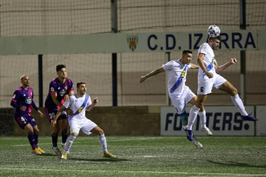 Imágenes del partido de primera ronda de Copa del Rey entre el Cantolagua y el Real Valladolid disputado en el estadio Merkatondoa.