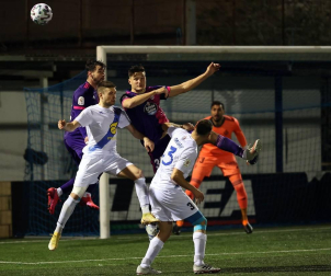 Imágenes del partido de primera ronda de Copa del Rey entre el Cantolagua y el Real Valladolid disputado en el estadio Merkatondoa.