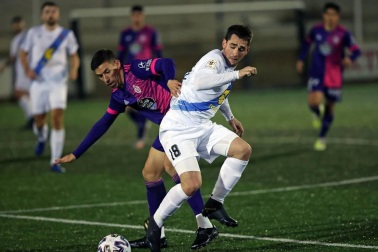 Imágenes del partido de primera ronda de Copa del Rey entre el Cantolagua y el Real Valladolid disputado en el estadio Merkatondoa.