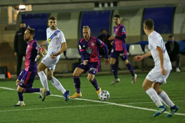 Imágenes del partido de primera ronda de Copa del Rey entre el Cantolagua y el Real Valladolid disputado en el estadio Merkatondoa.