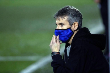 Imágenes del partido de primera ronda de Copa del Rey entre el Cantolagua y el Real Valladolid disputado en el estadio Merkatondoa.