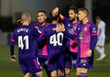 Imágenes del partido de primera ronda de Copa del Rey entre el Cantolagua y el Real Valladolid disputado en el estadio Merkatondoa.