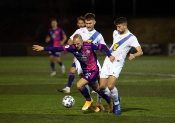 Imágenes del partido de primera ronda de Copa del Rey entre el Cantolagua y el Real Valladolid disputado en el estadio Merkatondoa.