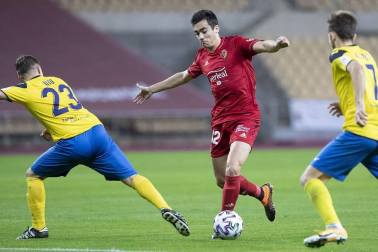 Imágenes del partido de primera ronda de Copa del Rey entre el Tomares y Osasuna, disputado en el estadio de La Cartuja.