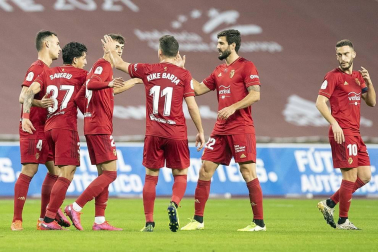 Imágenes del partido de primera ronda de Copa del Rey entre el Tomares y Osasuna, disputado en el estadio de La Cartuja.