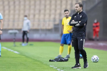 Imágenes del partido de primera ronda de Copa del Rey entre el Tomares y Osasuna, disputado en el estadio de La Cartuja.