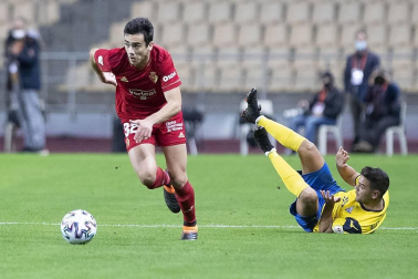 Imágenes del partido de primera ronda de Copa del Rey entre el Tomares y Osasuna, disputado en el estadio de La Cartuja.