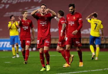 Imágenes del partido de primera ronda de Copa del Rey entre el Tomares y Osasuna, disputado en el estadio de La Cartuja.
