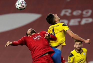 Imágenes del partido de primera ronda de Copa del Rey entre el Tomares y Osasuna, disputado en el estadio de La Cartuja.