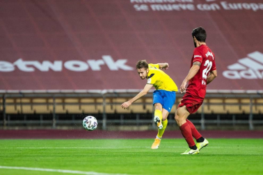 Imágenes del partido de primera ronda de Copa del Rey entre el Tomares y Osasuna, disputado en el estadio de La Cartuja.