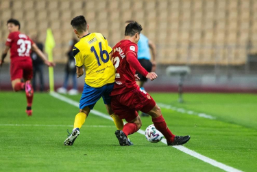 Imágenes del partido de primera ronda de Copa del Rey entre el Tomares y Osasuna, disputado en el estadio de La Cartuja.
