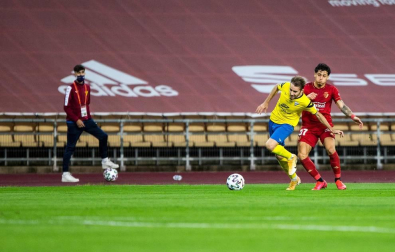 Imágenes del partido de primera ronda de Copa del Rey entre el Tomares y Osasuna, disputado en el estadio de La Cartuja.