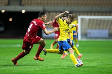 Imágenes del partido de primera ronda de Copa del Rey entre el Tomares y Osasuna, disputado en el estadio de La Cartuja.