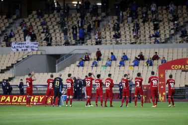 Imágenes del partido de primera ronda de Copa del Rey entre el Tomares y Osasuna, disputado en el estadio de La Cartuja.