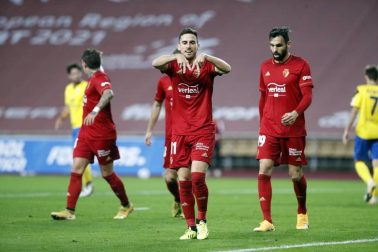 Imágenes del partido de primera ronda de Copa del Rey entre el Tomares y Osasuna, disputado en el estadio de La Cartuja.