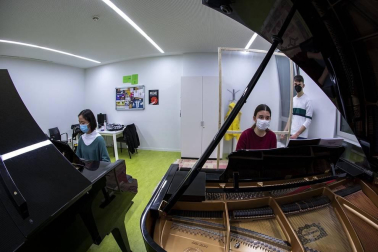 El Conservatorio Superior de Música de Navarra acogió un encuentro a favor del humor y contra el 'establishment' musical