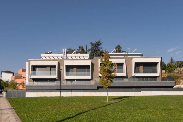 A la venta este exclusivo y moderno chalet adosado
