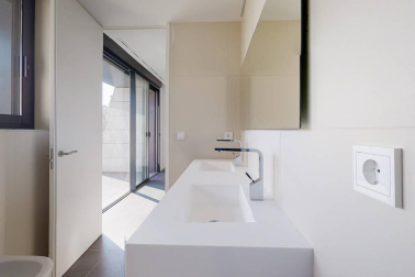 A la venta este exclusivo y moderno chalet adosado