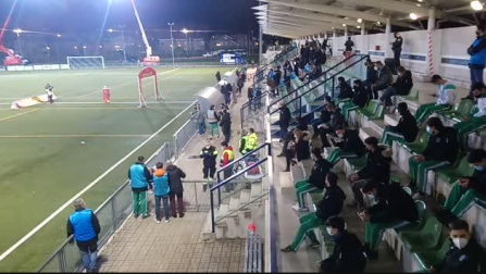 Público en las gradas del campo A.D. San Juan