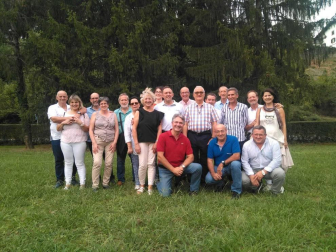 Antiguos estudiantes de Lekaroz y del Seminario de los Franciscanos Conventuales de Elizondo colaboran para financiar la construcción de dos depósitos de agua potable.