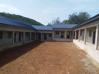 Antiguos estudiantes de Lekaroz y del Seminario de los Franciscanos Conventuales de Elizondo colaboran para financiar la construcción de dos depósitos de agua potable.