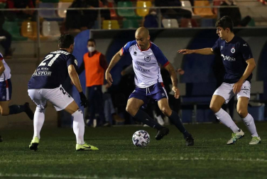 Imágenes del partido de primera ronda de la Copa del Rey disputado entre la Mutilvera y el Racing de Santander en Mutilva.