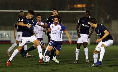 Imágenes del partido de primera ronda de la Copa del Rey disputado entre la Mutilvera y el Racing de Santander en Mutilva.