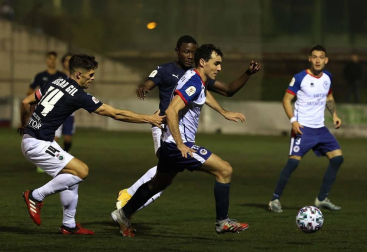 Imágenes del partido de primera ronda de la Copa del Rey disputado entre la Mutilvera y el Racing de Santander en Mutilva.