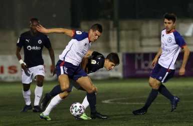 Imágenes del partido de primera ronda de la Copa del Rey disputado entre la Mutilvera y el Racing de Santander en Mutilva.