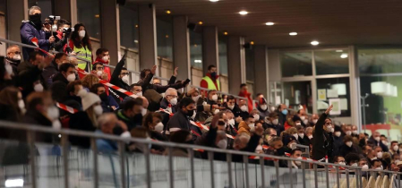 Imágenes del partido de primera ronda de la Copa del Rey disputado entre la Mutilvera y el Racing de Santander en Mutilva.