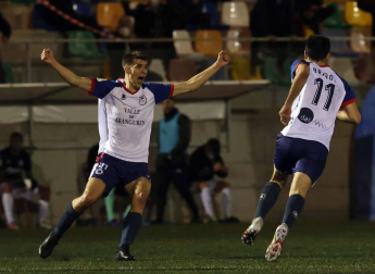 Imágenes del partido de primera ronda de la Copa del Rey disputado entre la Mutilvera y el Racing de Santander en Mutilva.