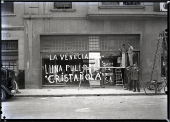 El Archivo Real y General de Navarra ha publicado 3.000 nuevas fotografías en su buscador web Archivo Abierto y ha ampliado la información recogida en su portal de Internet 'Fototeca de Navarra' a un total de 59 fondos documentales. Dentro de estas incorporaciones se encuentran 210 imágenes del estudio Foto Galle que ofrecen un recorrido por los escaparates de las tiendas de Pamplona en la década de los años 60.