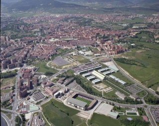El Archivo Real y General de Navarra ha publicado 3.000 nuevas fotografías en su buscador web Archivo Abierto y ha ampliado la información recogida en su portal de Internet 'Fototeca de Navarra' a un total de 59 fondos documentales. Entre las novedades de este nuevo volcado de archivos destaca una colección de 2.681 fotos de distintas localidades navarras procedentes del fondo Fotografía Aérea y Terrestre-FOAT.