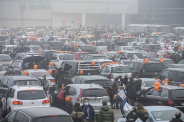 Unos 2.000 vehículos en la manifestación en Pamplona contra la 'ley Celaá'