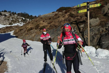 Los aficionados a los deportes de invierno pudieron disfrutar de la nieve con el primer día de las instalaciones este domingo 20 de diciembre.