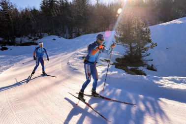 Los aficionados a los deportes de invierno pudieron disfrutar de la nieve con el primer día de las instalaciones este domingo 20 de diciembre.
