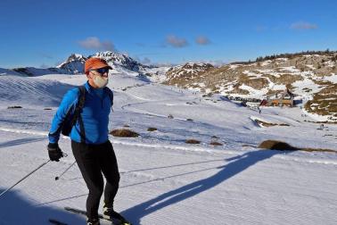 Los aficionados a los deportes de invierno pudieron disfrutar de la nieve con el primer día de las instalaciones este domingo 20 de diciembre.