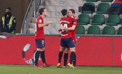 Galería de fotos del partido de LaLiga Santander entre Elche y Osasuna disputado en el Martínez Valero.