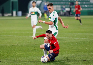 Galería de fotos del partido de LaLiga Santander entre Elche y Osasuna disputado en el Martínez Valero.