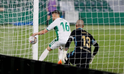 Galería de fotos del partido de LaLiga Santander entre Elche y Osasuna disputado en el Martínez Valero.