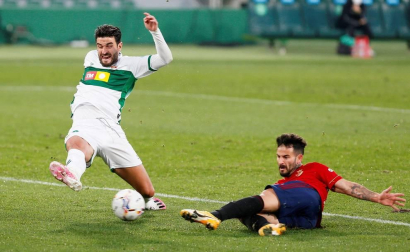 Galería de fotos del partido de LaLiga Santander entre Elche y Osasuna disputado en el Martínez Valero.